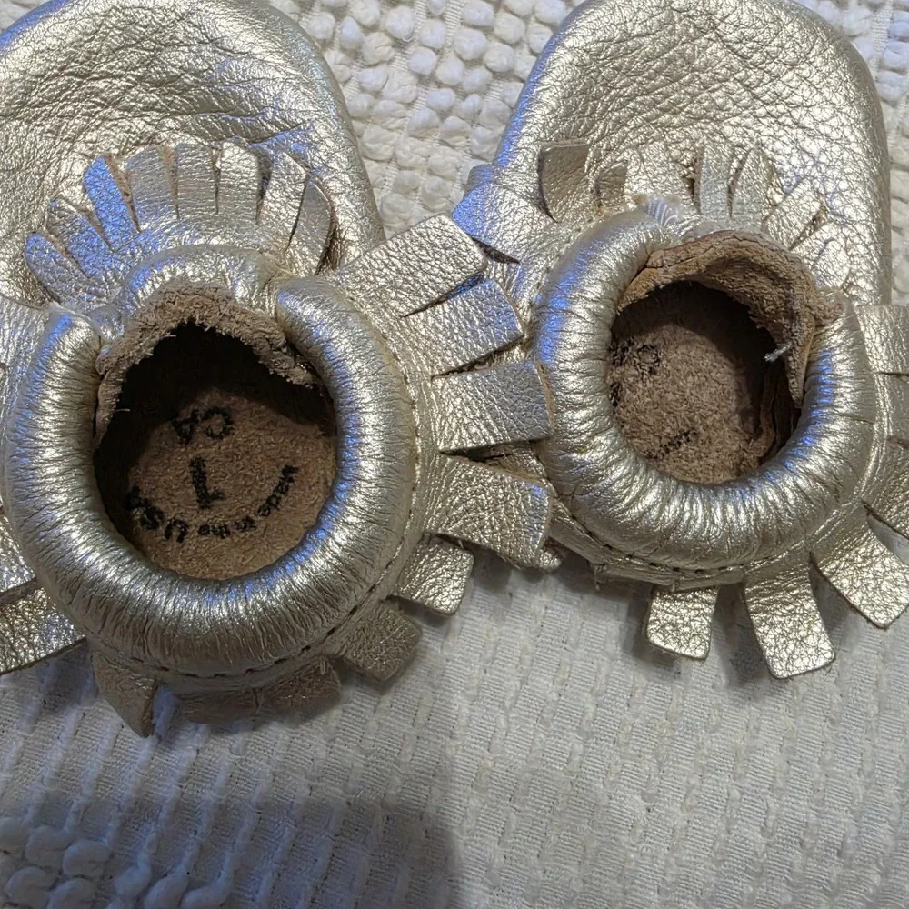 Freshly Picked Gold Tone Moccasins Shoes Baby Size 1 Hippie Baby